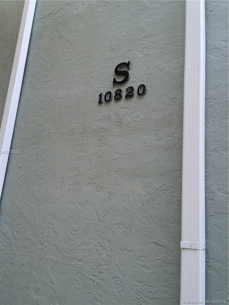 Very nice and upgrade 1st floor condo-oel tiled,nice kitchen cabinets,Swell Patio.Cover unit for privacy and a lot of light