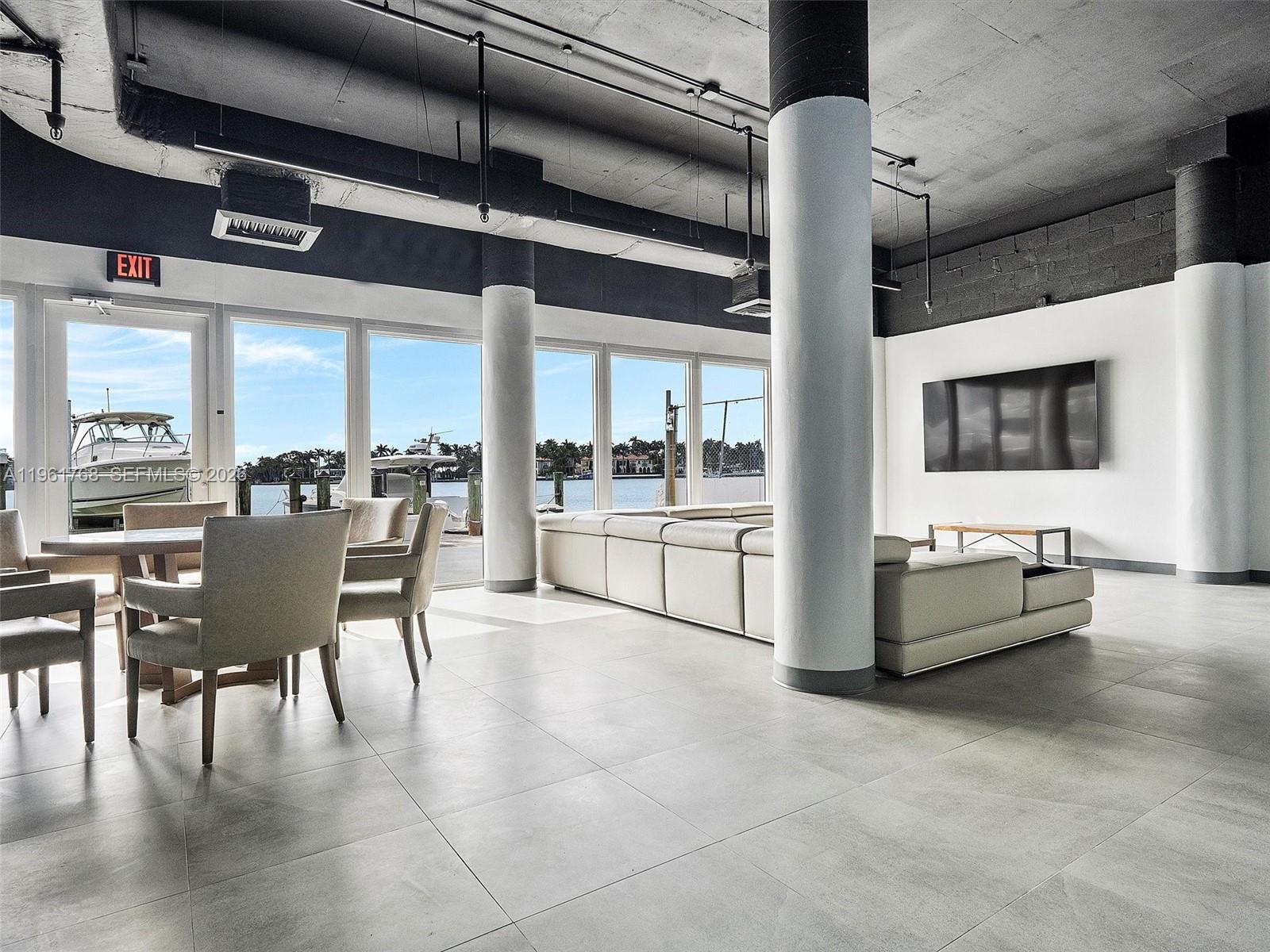 KING COLE CONDO - Residential