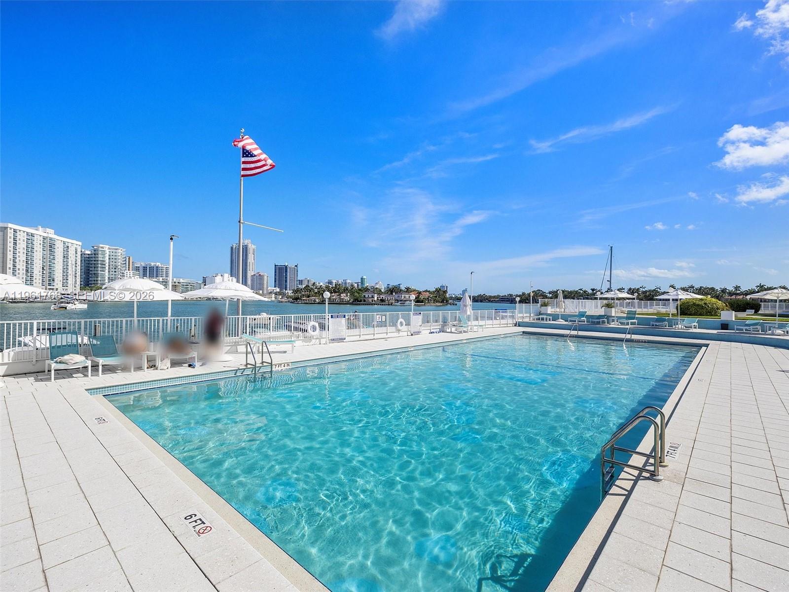 KING COLE CONDO - Residential