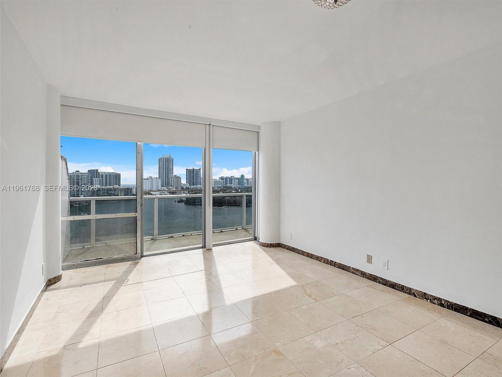 KING COLE CONDO - Residential