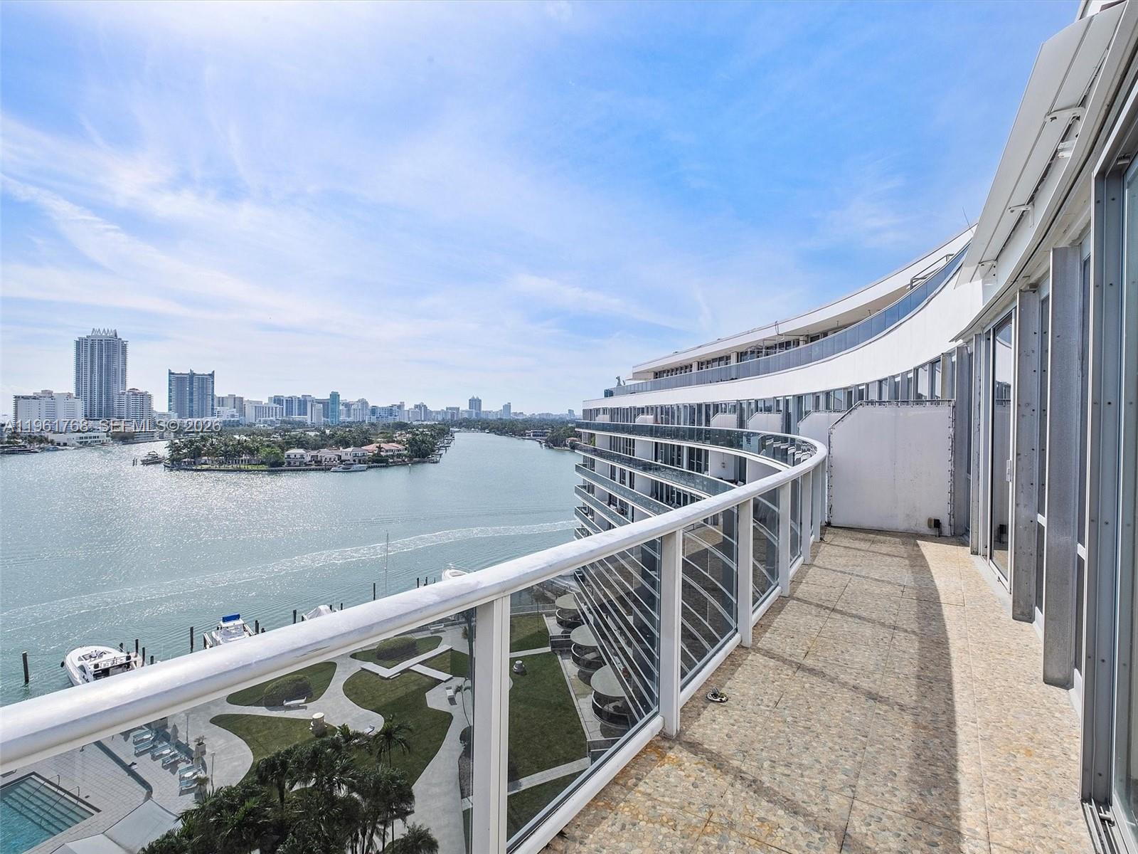 KING COLE CONDO - Residential