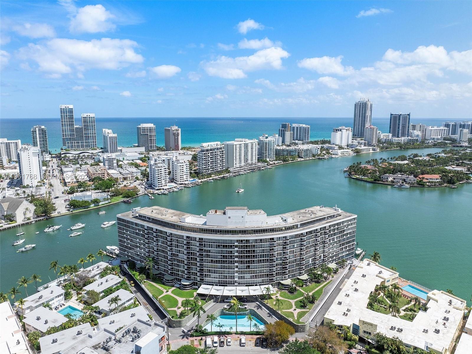 KING COLE CONDO - Residential