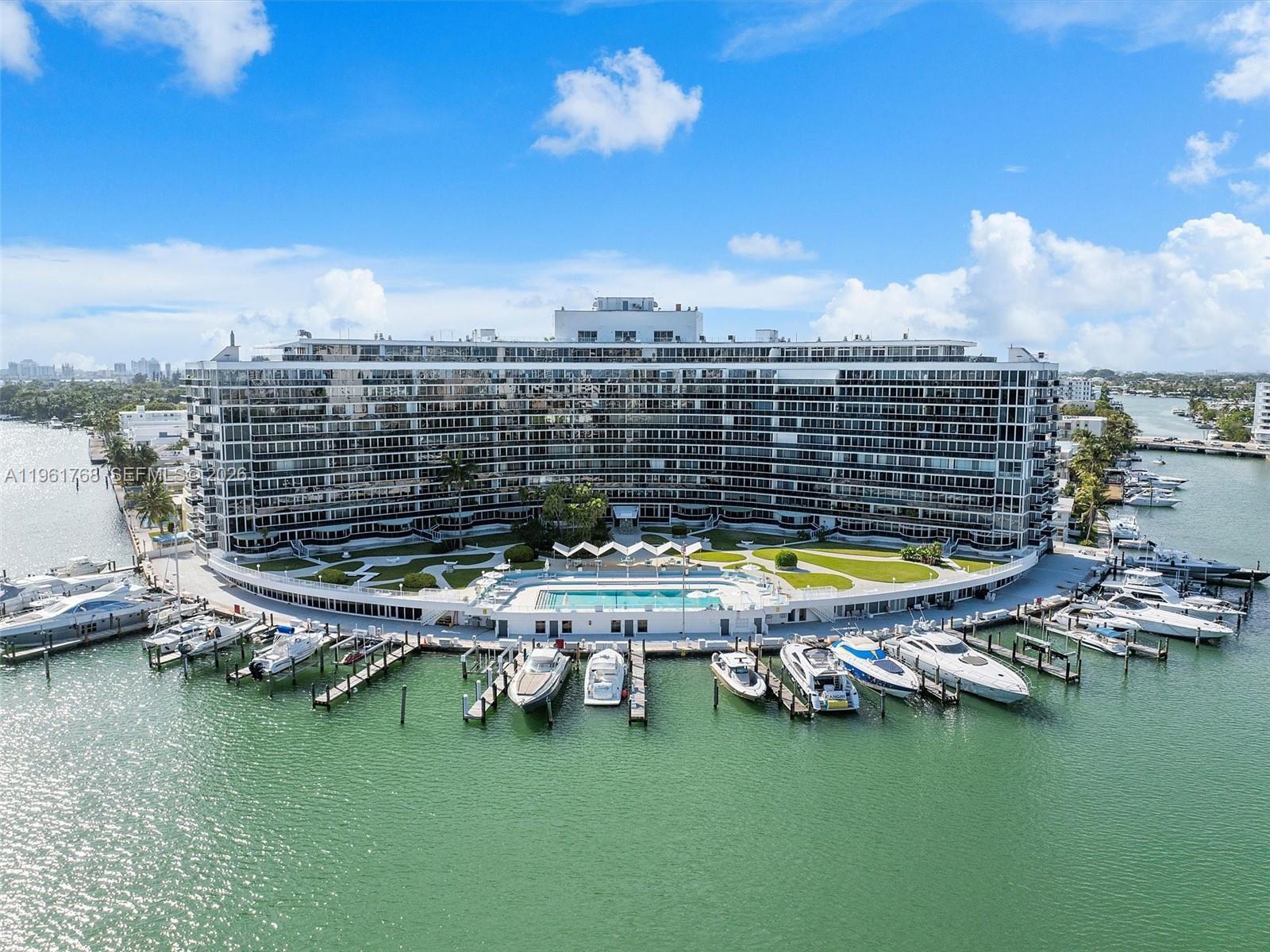 KING COLE CONDO - Residential