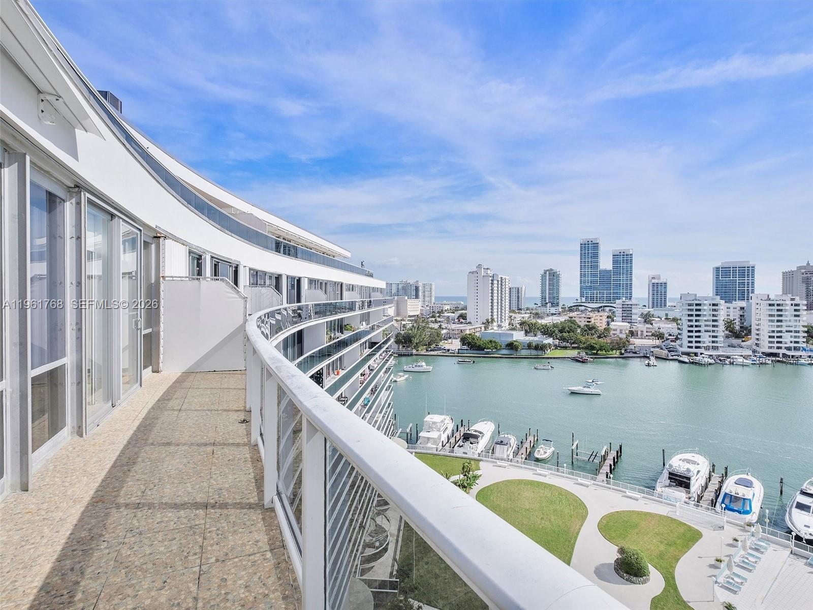 KING COLE CONDO - Residential