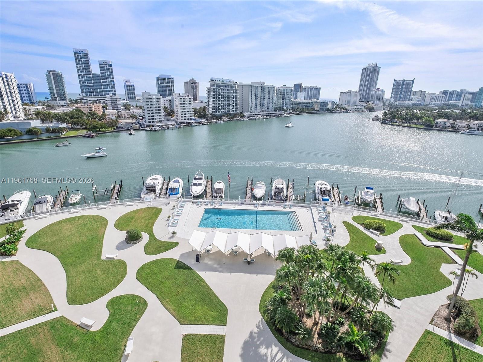KING COLE CONDO - Residential