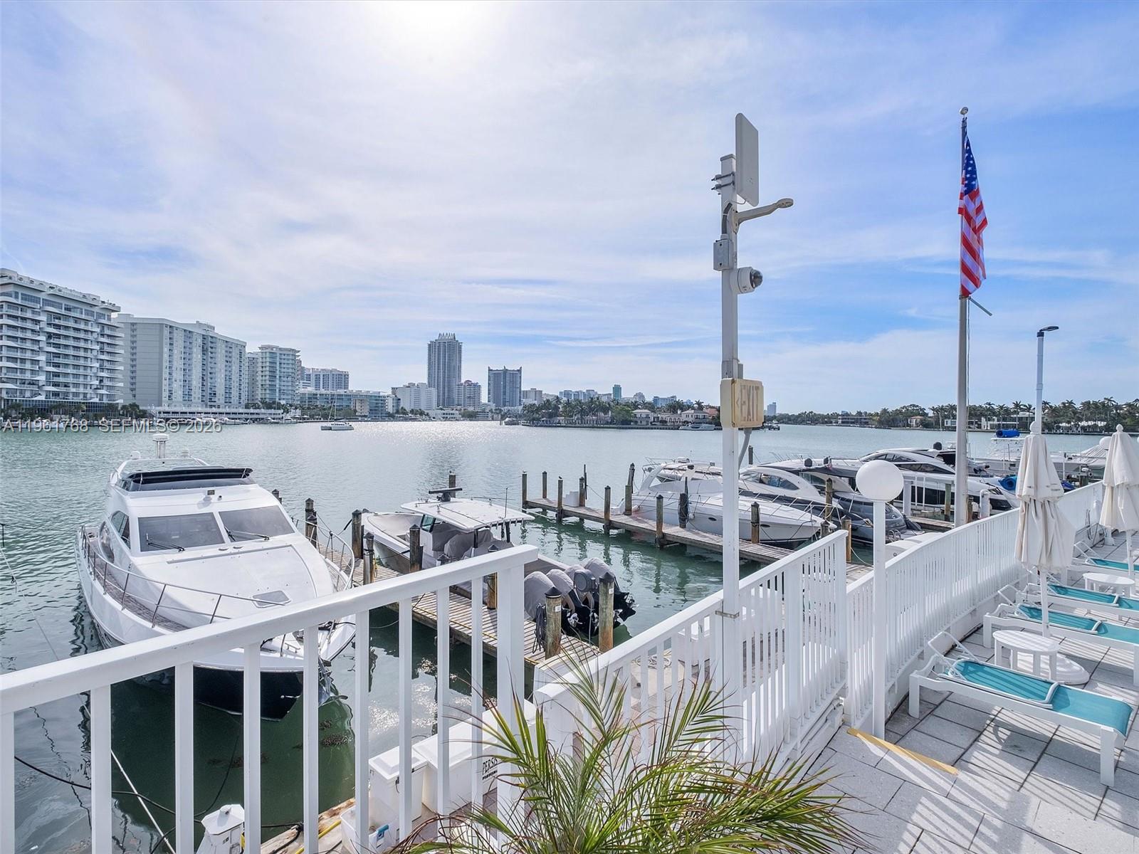 KING COLE CONDO - Residential