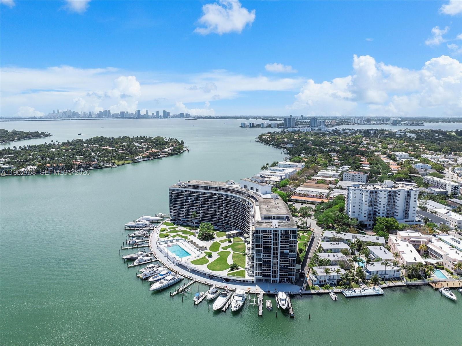 KING COLE CONDO - Residential