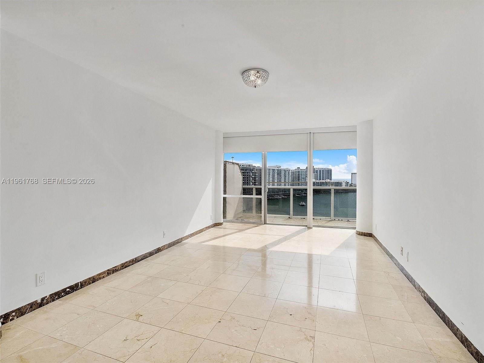 KING COLE CONDO - Residential