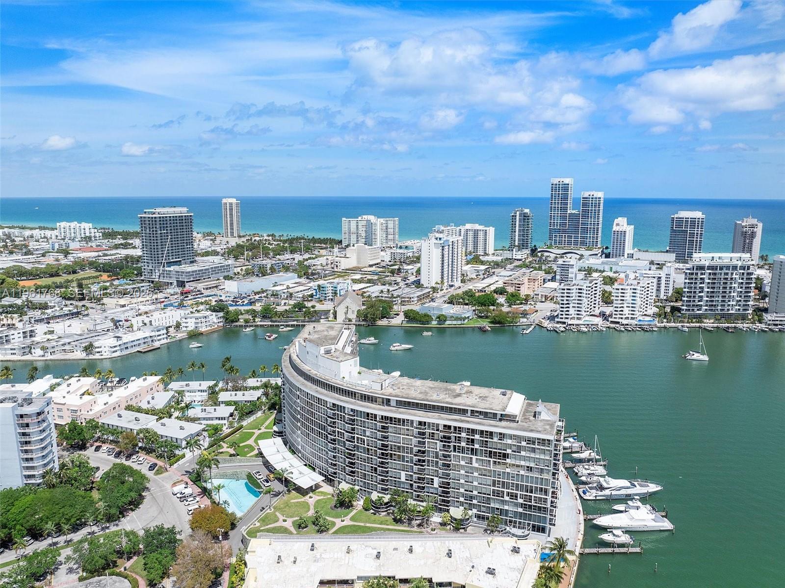 KING COLE CONDO - Residential