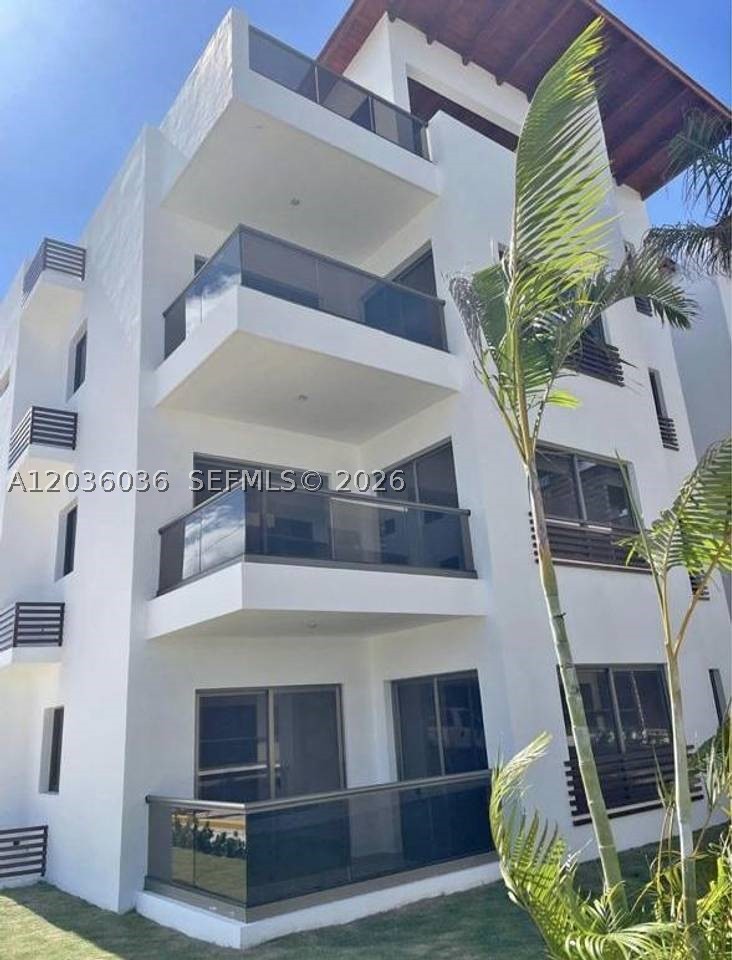 Apartments for Sale in Residencial Velero – Punta Cana
Invest in one of Punta Cana's fastest-growing and most valuable areas.
Exclusive 1, 2, and 3-bedroom apartments in the prestigious Residencial Velero, with CONFOTUR benefits (tax exemptions and attractive tax advantages for investors).