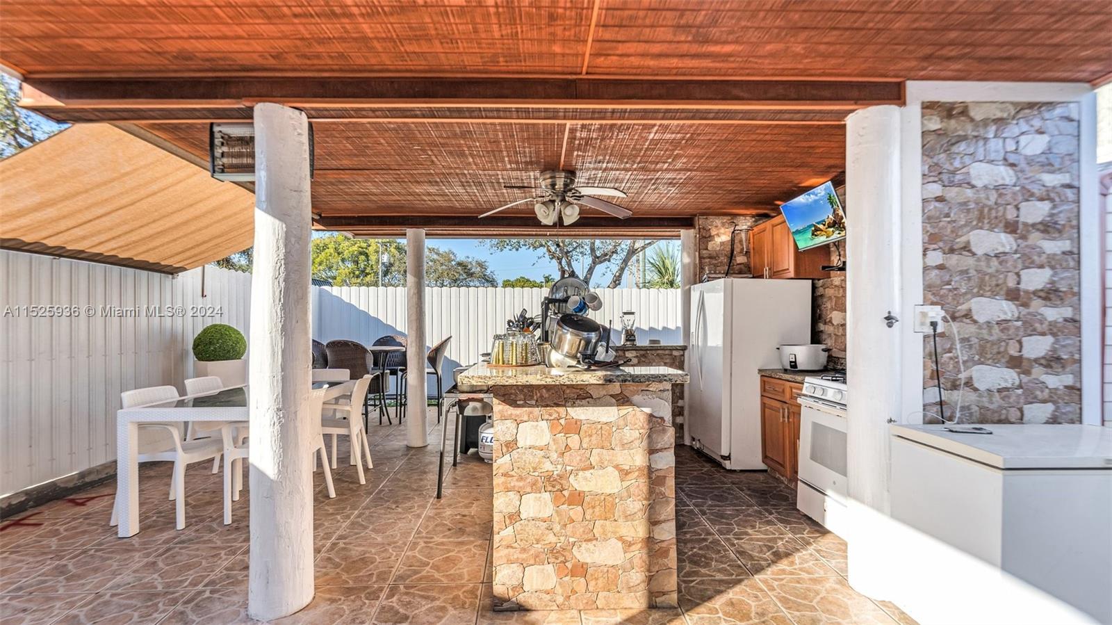 SMOKEYS POINT - Residential