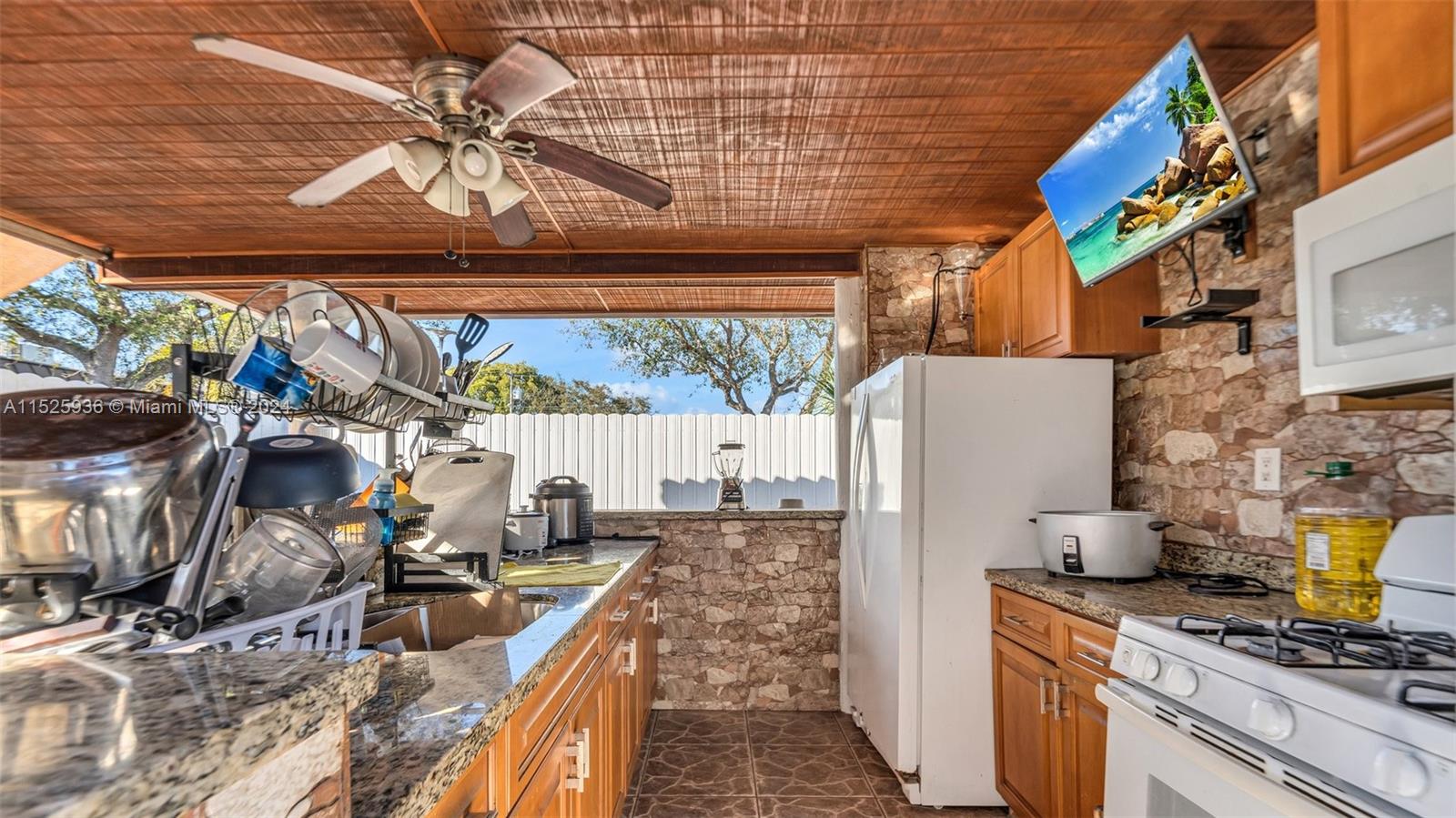 SMOKEYS POINT - Residential