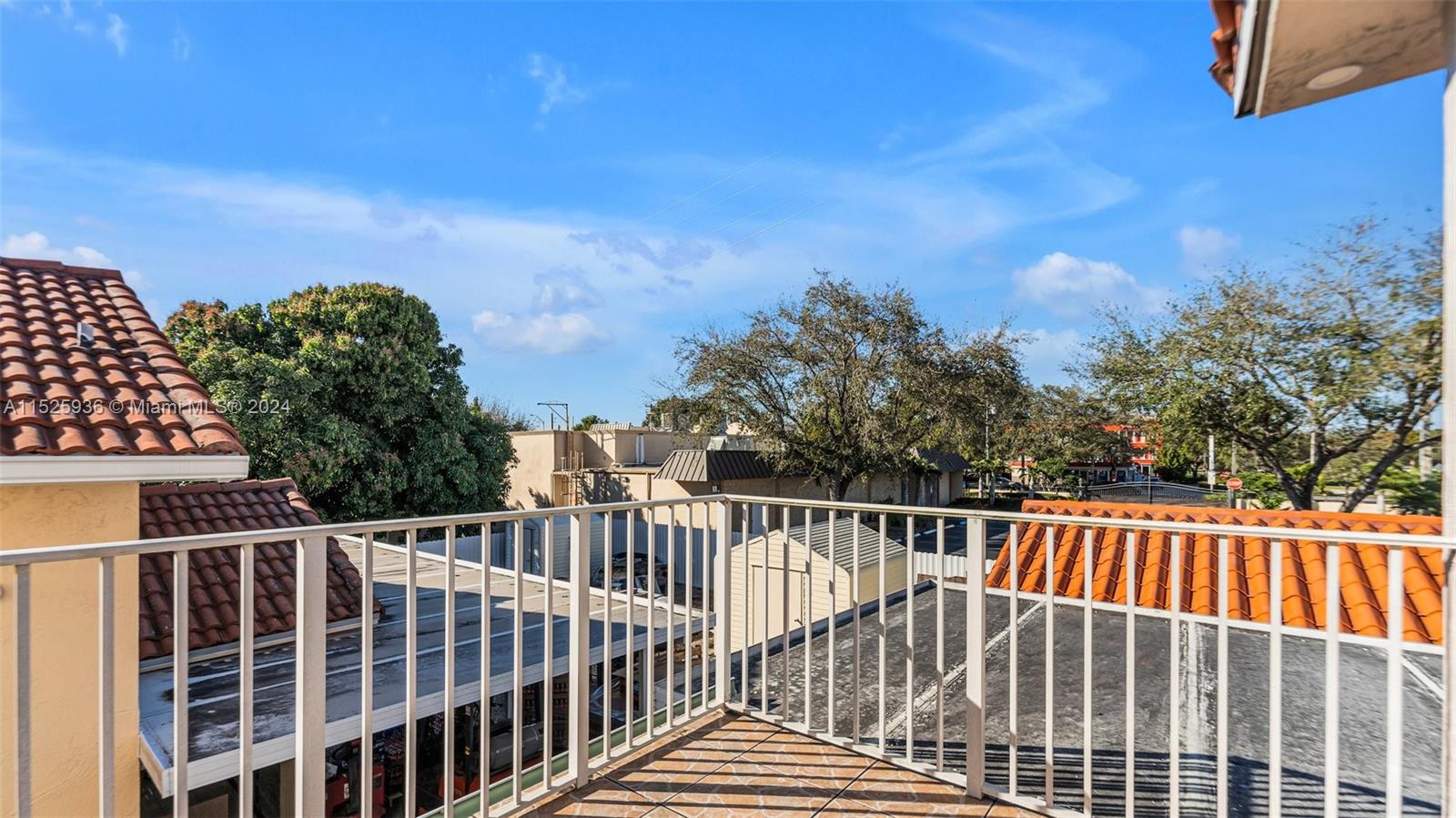 SMOKEYS POINT - Residential