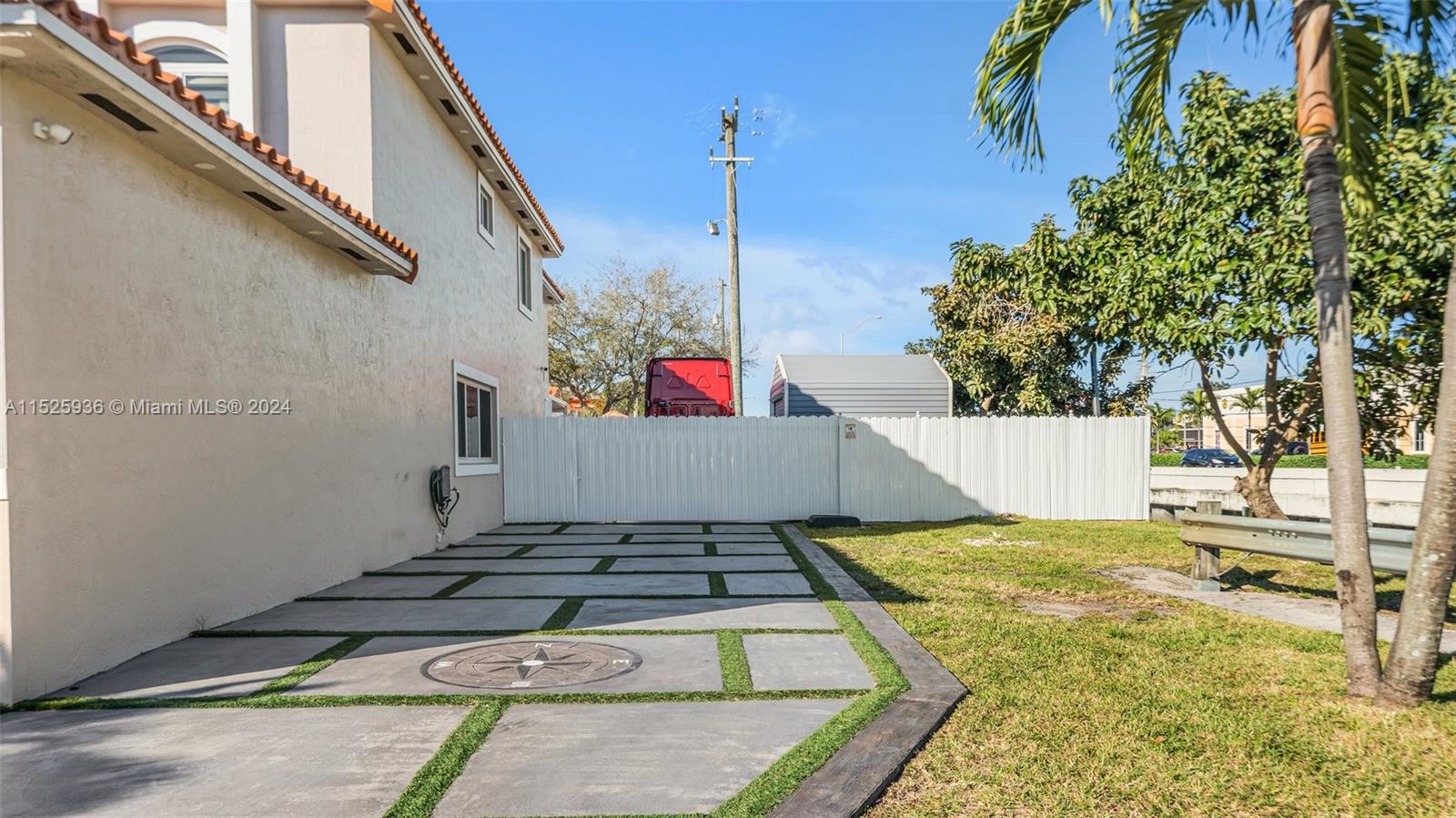 SMOKEYS POINT - Residential