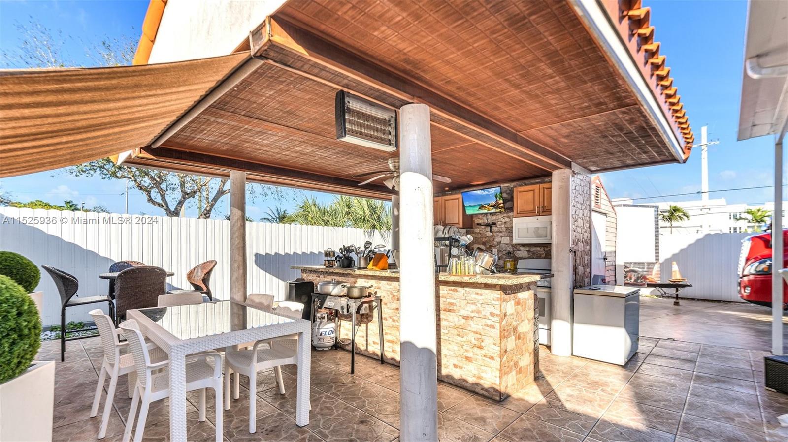 SMOKEYS POINT - Residential