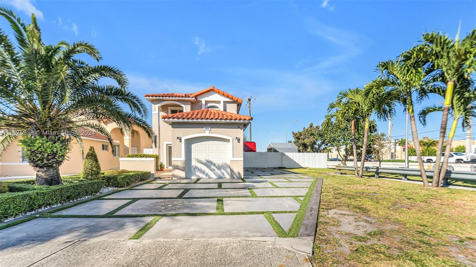 SMOKEYS POINT - Residential