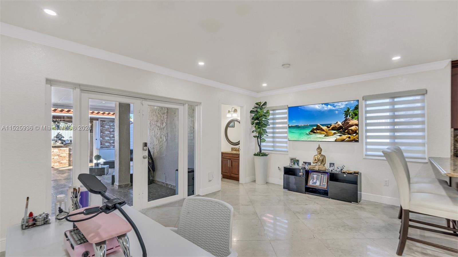 SMOKEYS POINT - Residential