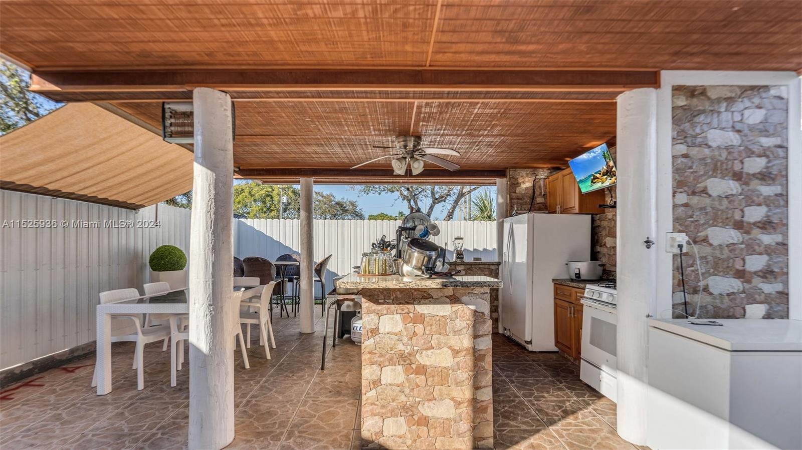 SMOKEYS POINT - Residential