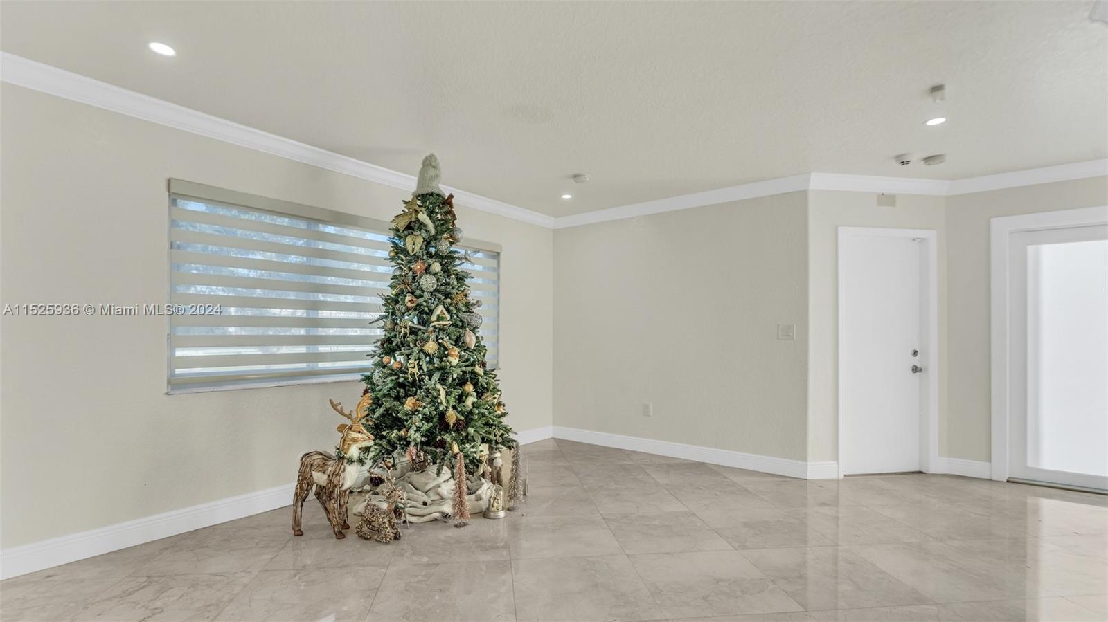 SMOKEYS POINT - Residential