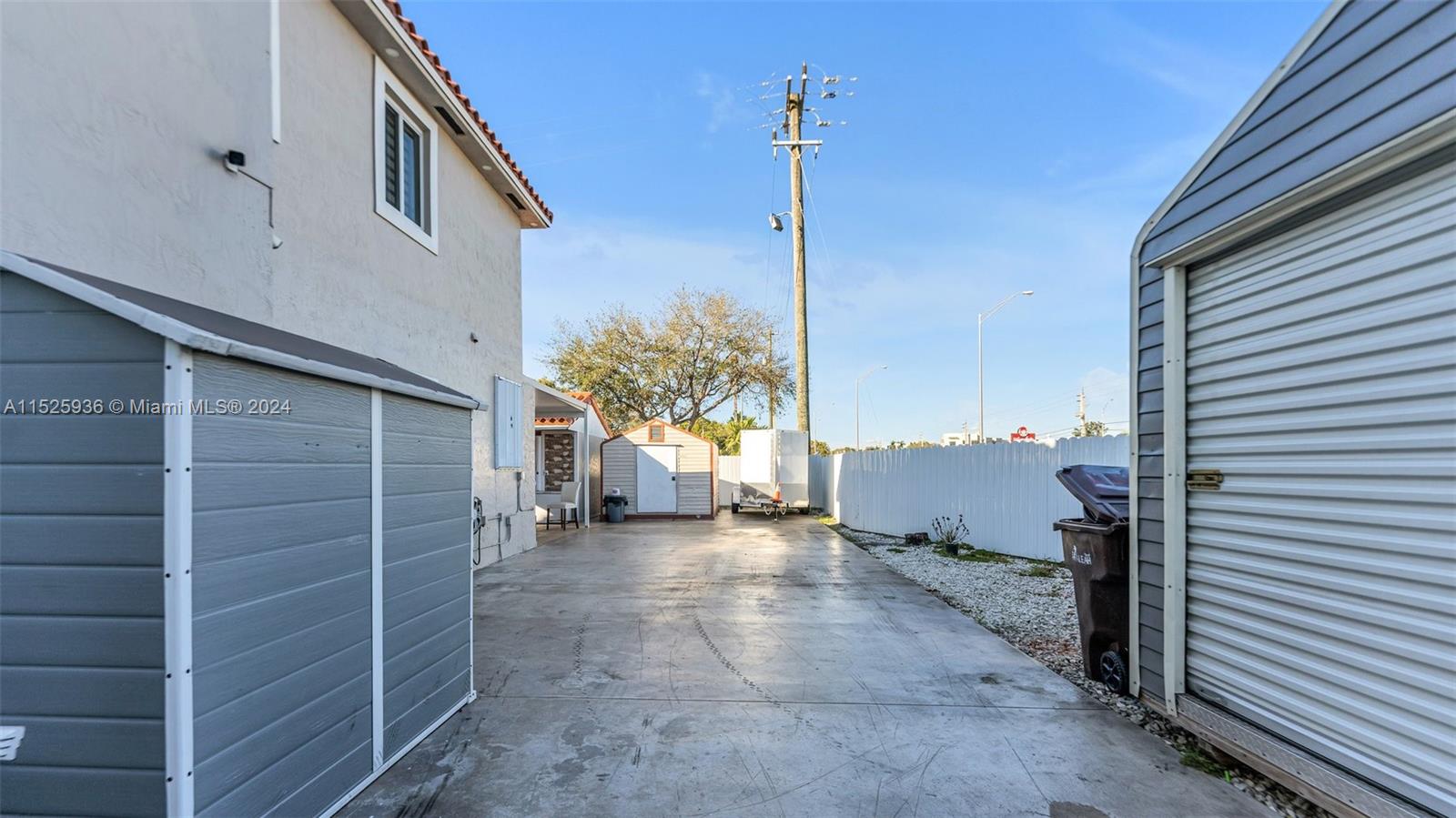 SMOKEYS POINT - Residential