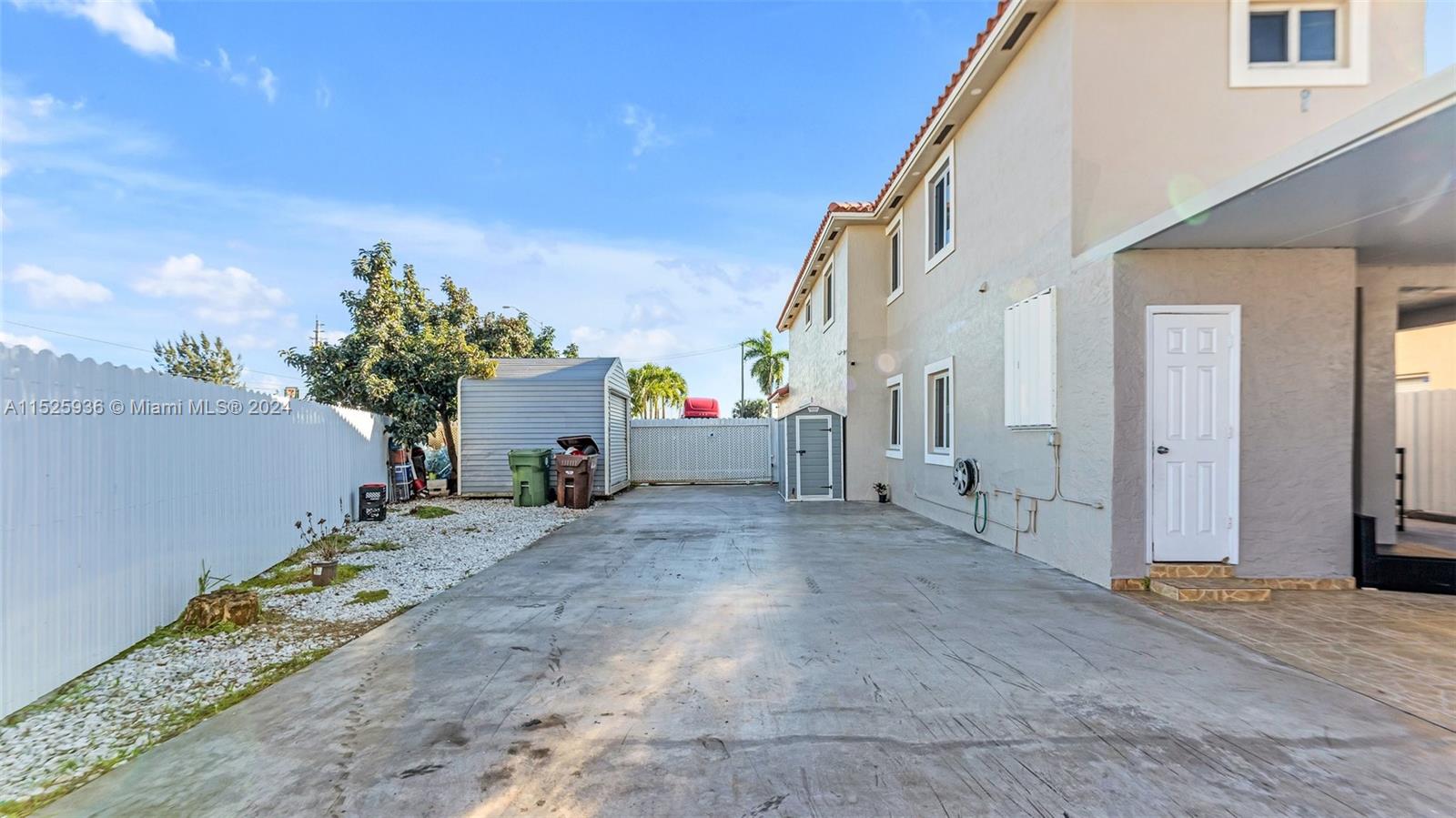 SMOKEYS POINT - Residential
