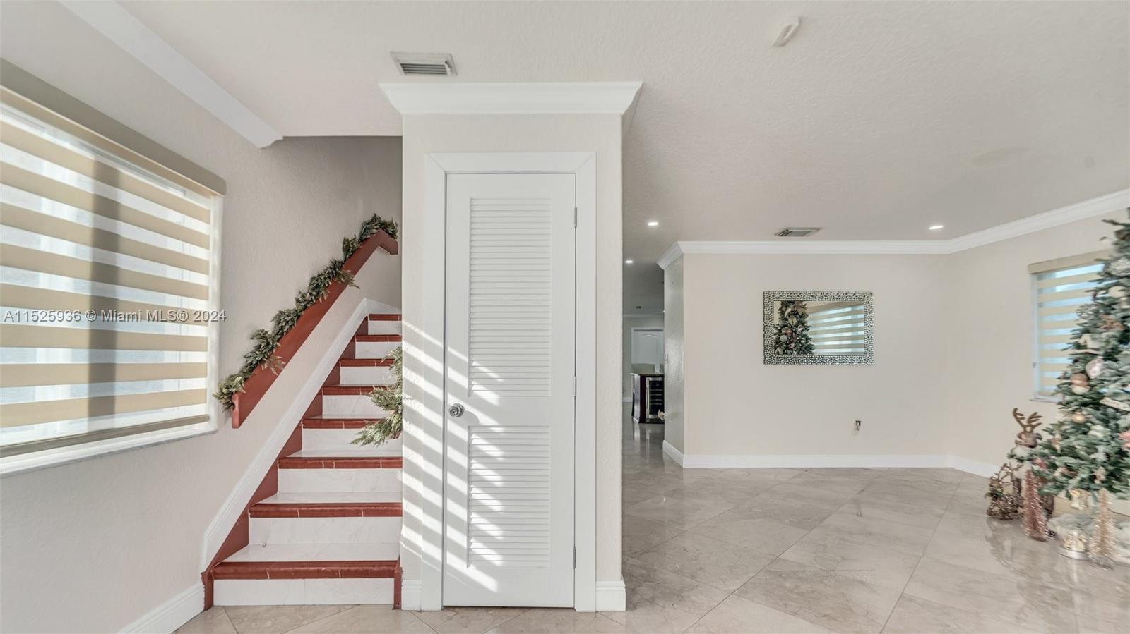 SMOKEYS POINT - Residential