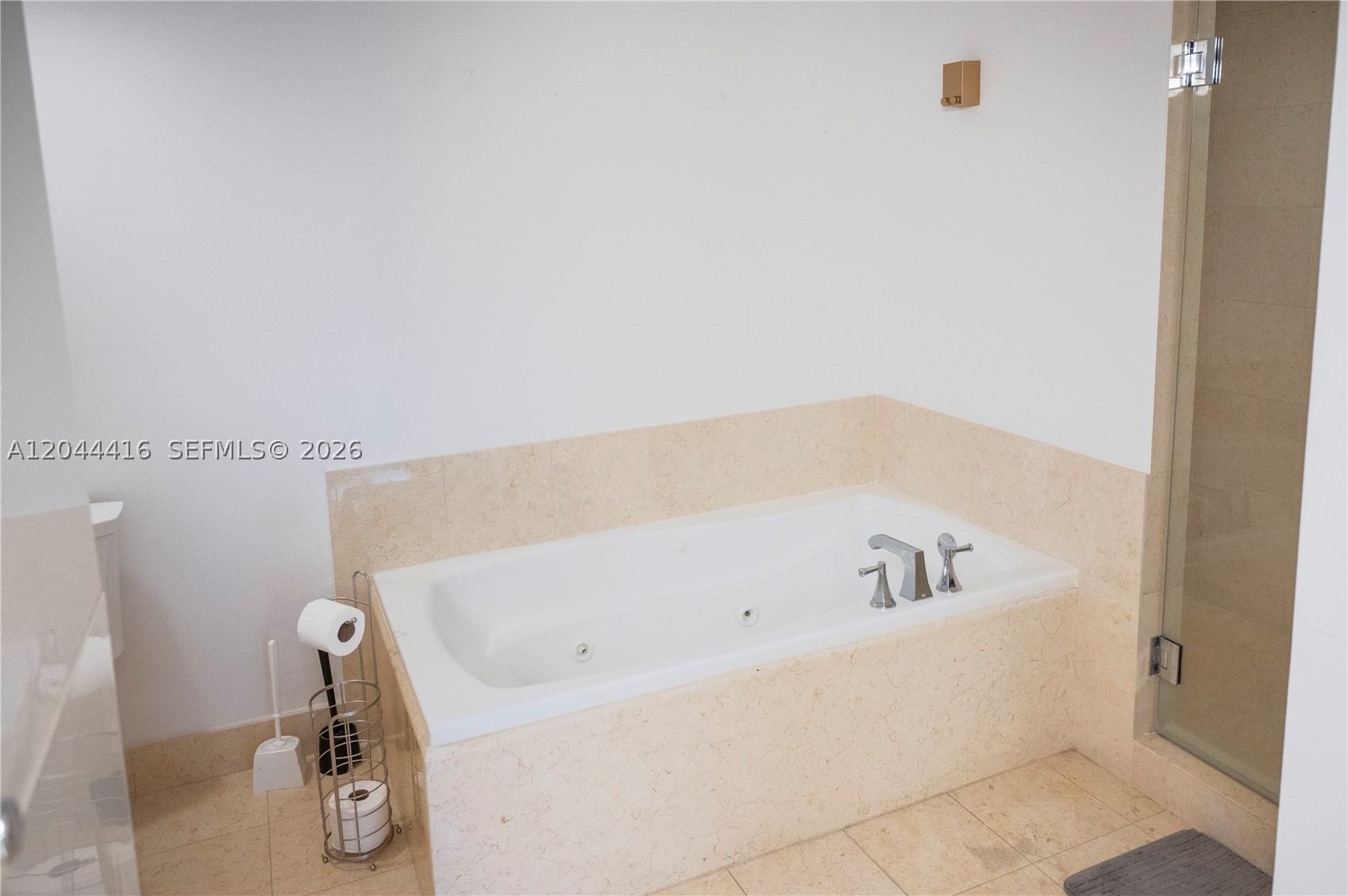 TURNBERRY VILLAGE SO TOWE - Residential Lease