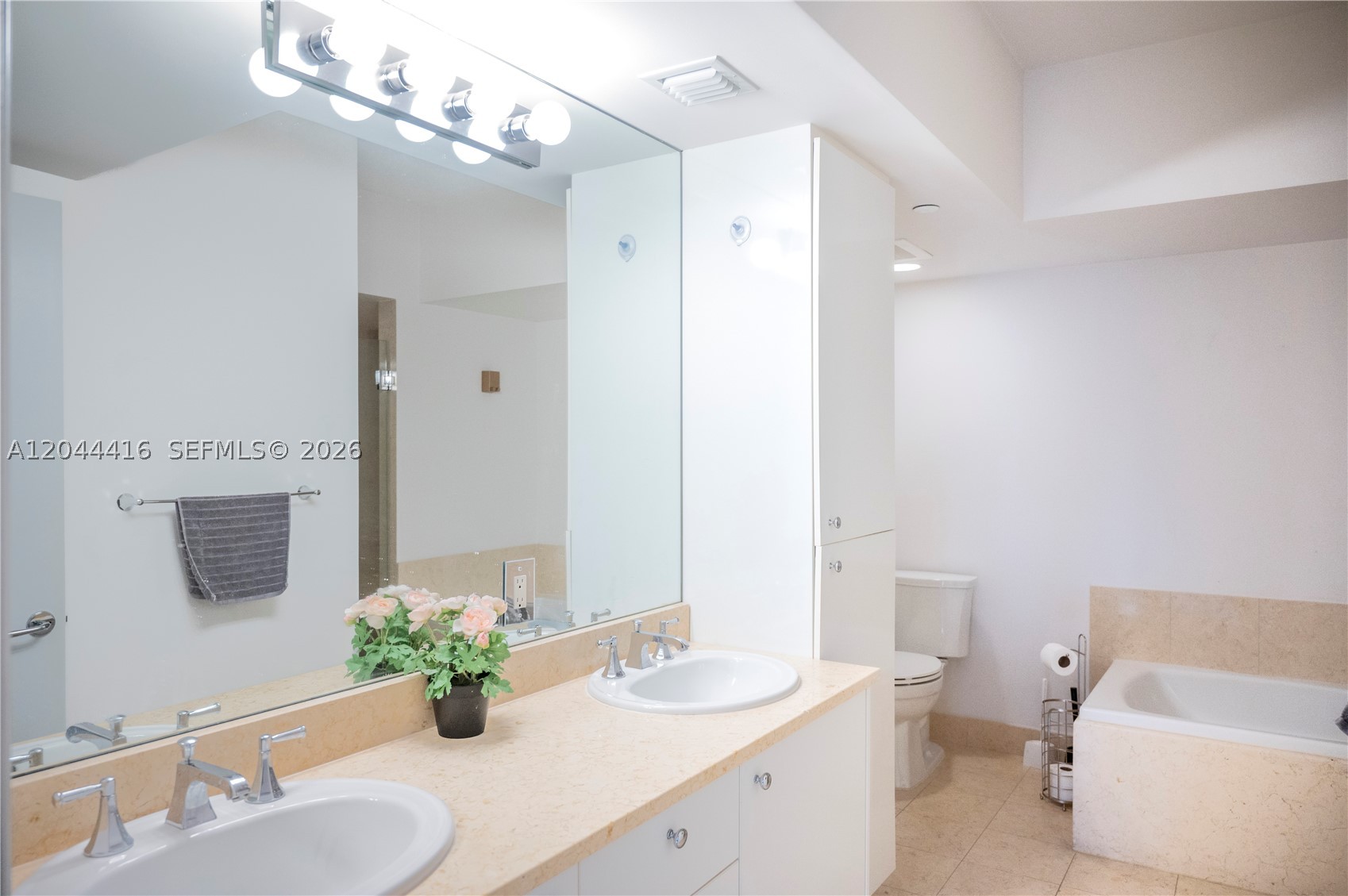TURNBERRY VILLAGE SO TOWE - Residential Lease