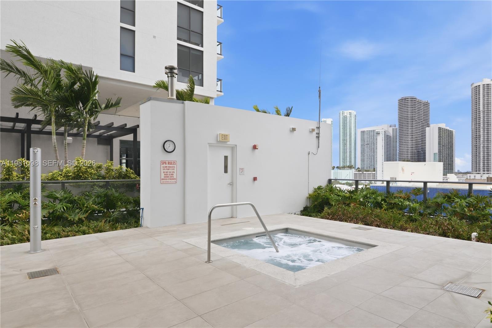CANVAS CONDO - Residential