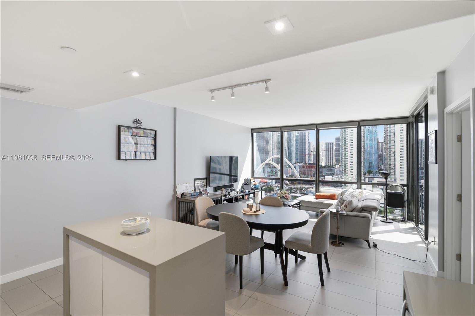 CANVAS CONDO - Residential