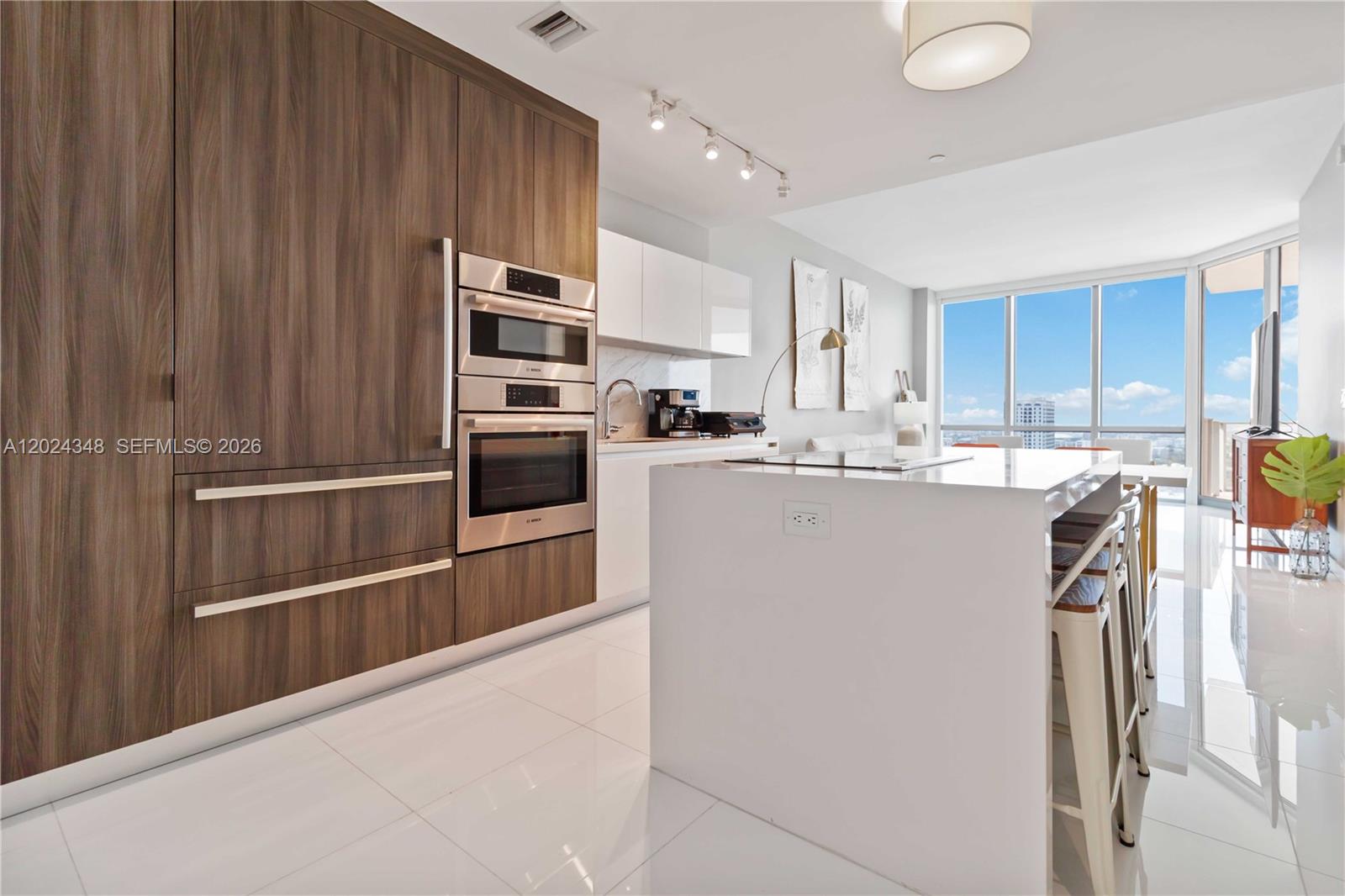 PARAMOUNT MIAMI WORLDCENT - Residential