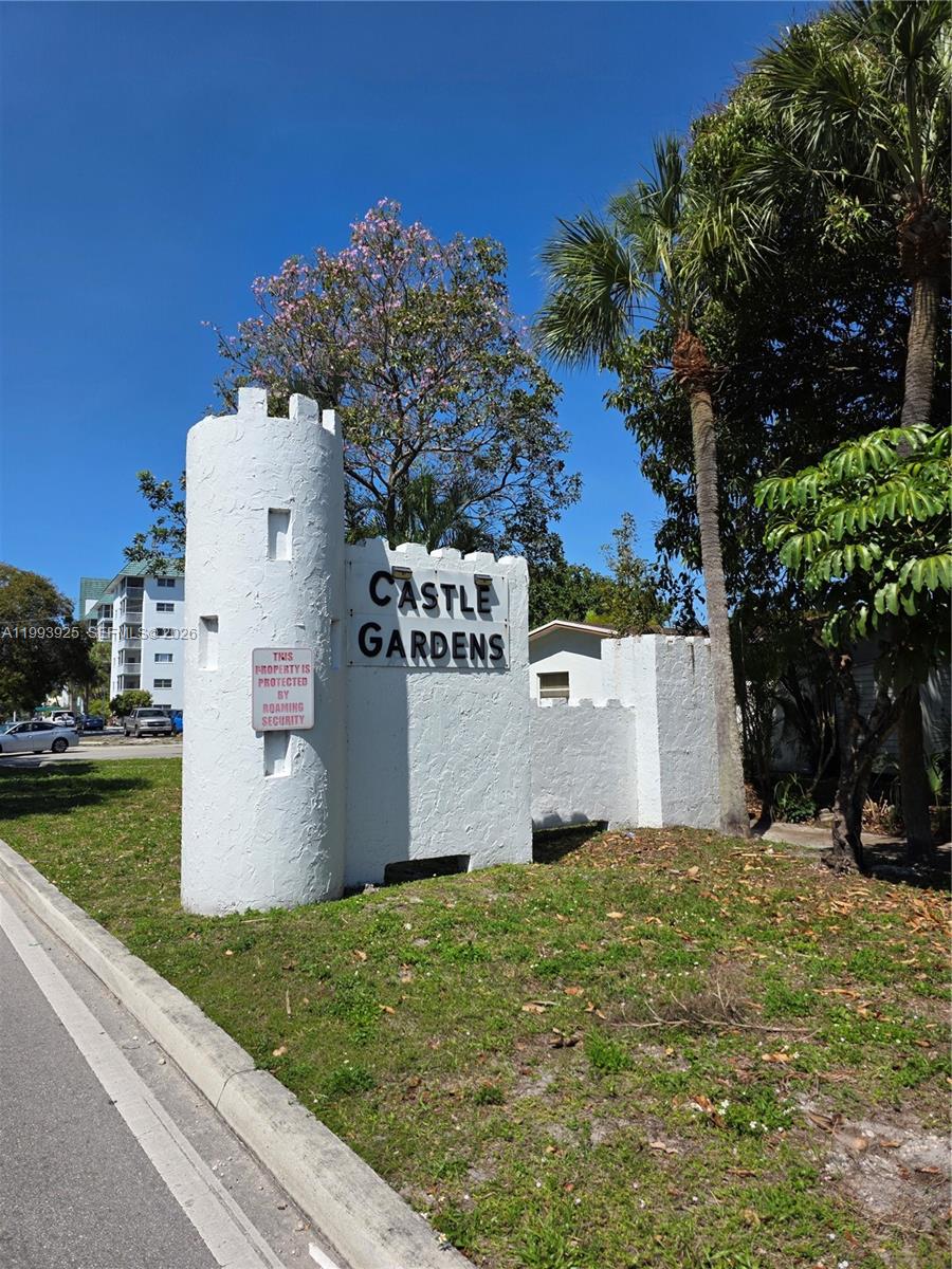 THIS GROUND FLOOR UNIT WILL NOT LAST. 
Recently remodeled large 1/1 in a quiet 55+ community building available via a probate sale.
COMMUNITY HAS 3 POOLS, BILLARDS ROOM, A BOWLING ROOM AND PLENTY MORE ACTIVITIES. 
GO AND SHOW!
FRONT DOOR ACCESS GIVEN BY LISTING AGENT..  UNIT ON SUPRA FOR EASY ACCESS . SUPRA ON FRONT DOOR