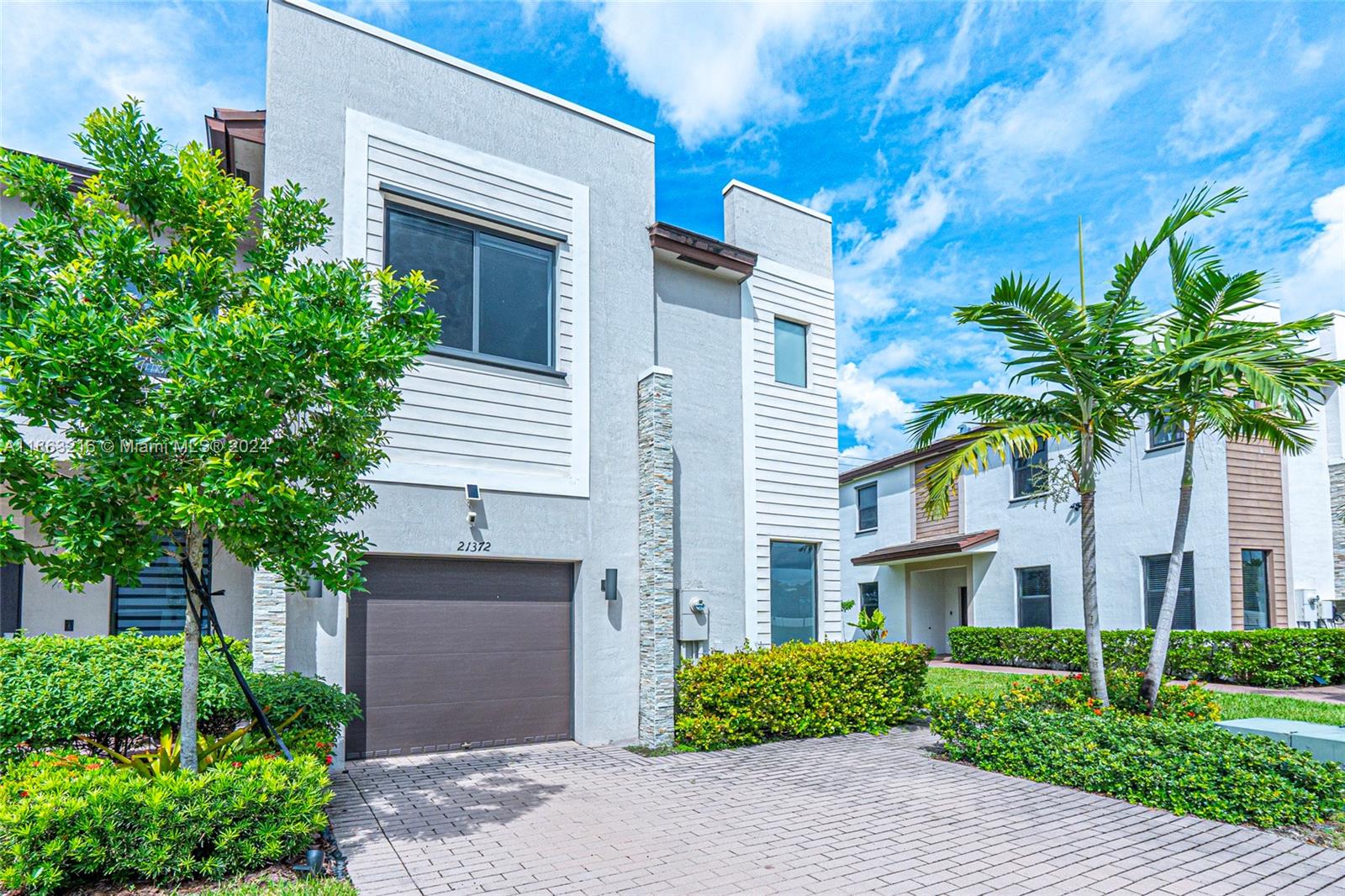 VIA VENTURE NEIGHBORHOOD - Residential Lease