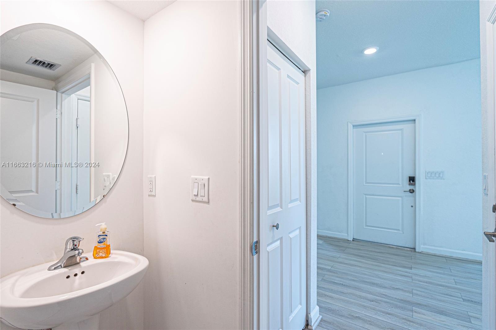 VIA VENTURE NEIGHBORHOOD - Residential Lease