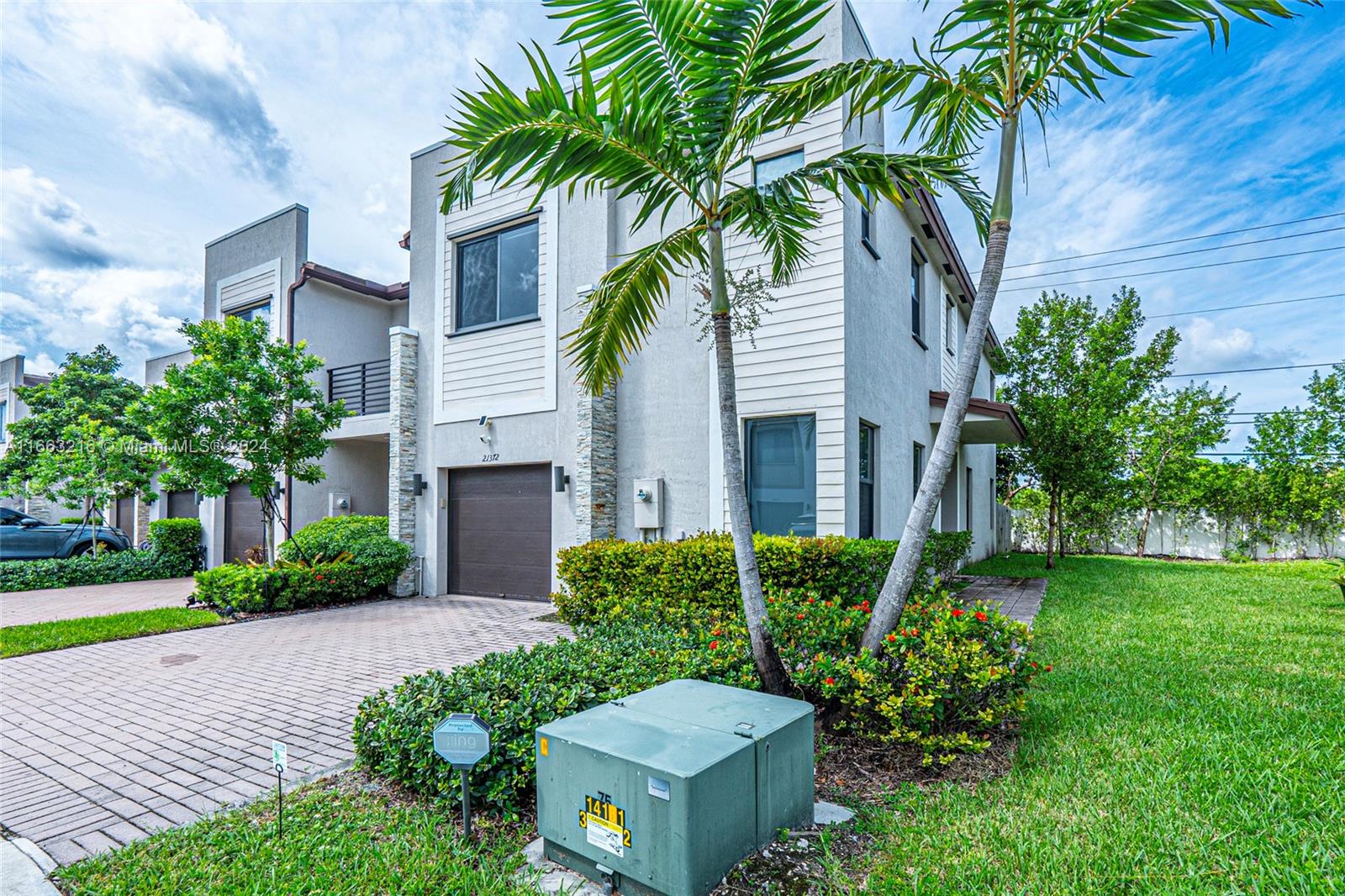 VIA VENTURE NEIGHBORHOOD - Residential Lease