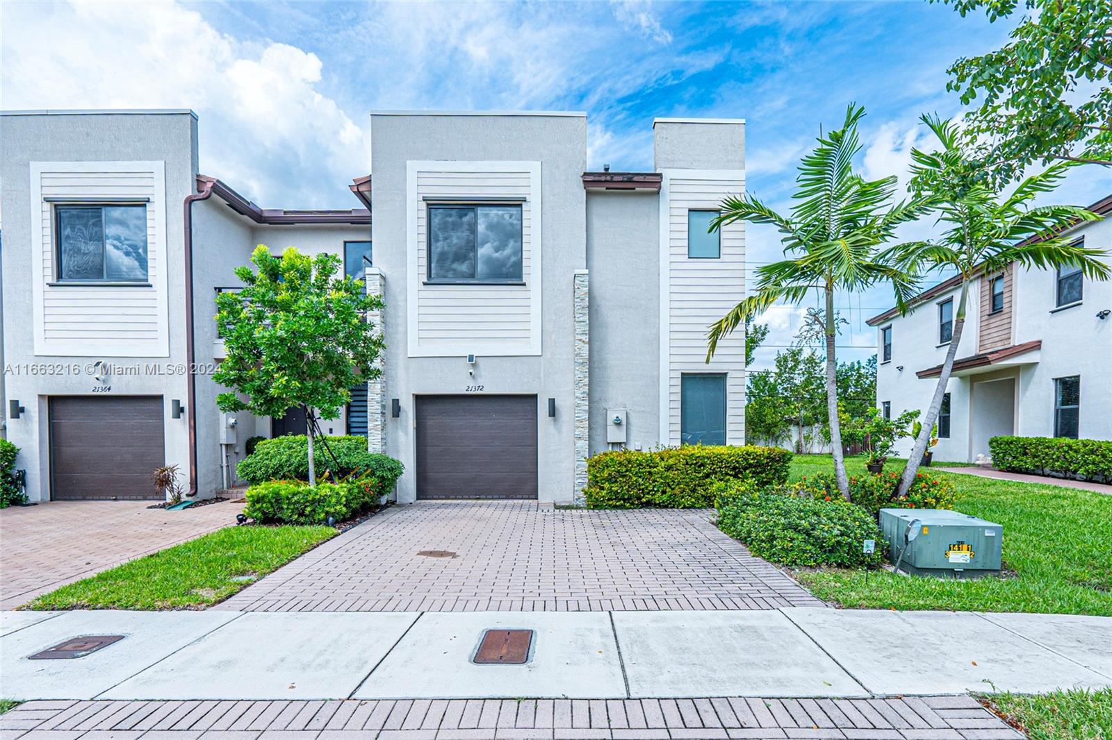 VIA VENTURE NEIGHBORHOOD - Residential Lease