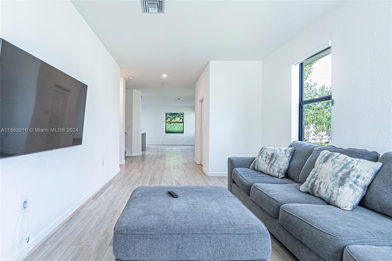 VIA VENTURE NEIGHBORHOOD - Residential Lease