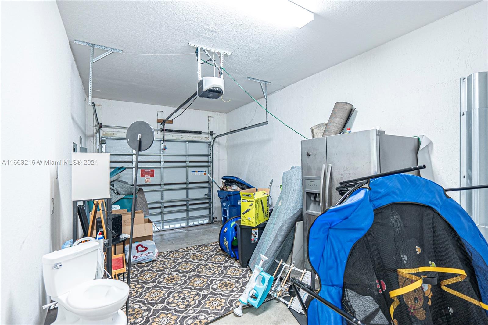 VIA VENTURE NEIGHBORHOOD - Residential Lease
