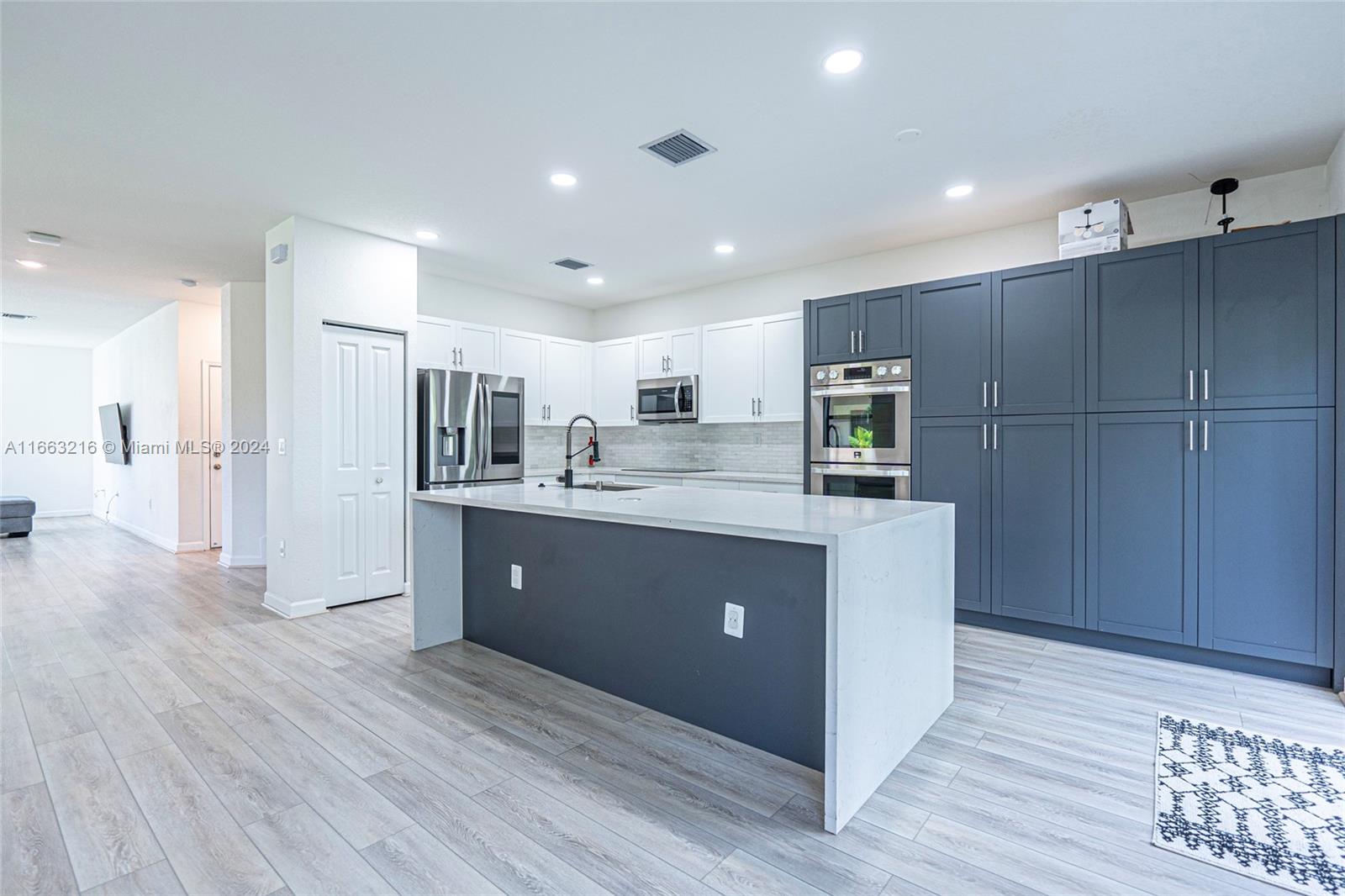 VIA VENTURE NEIGHBORHOOD - Residential Lease