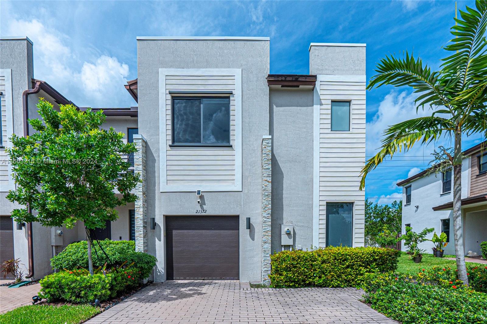 VIA VENTURE NEIGHBORHOOD - Residential Lease