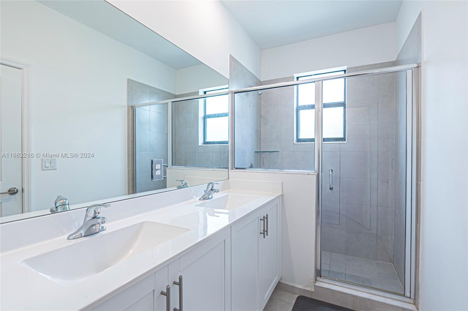 VIA VENTURE NEIGHBORHOOD - Residential Lease