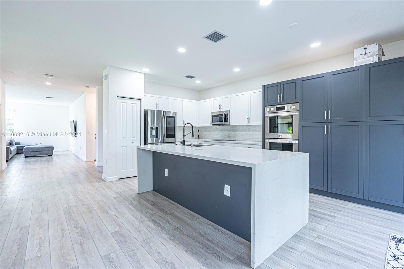 VIA VENTURE NEIGHBORHOOD - Residential Lease