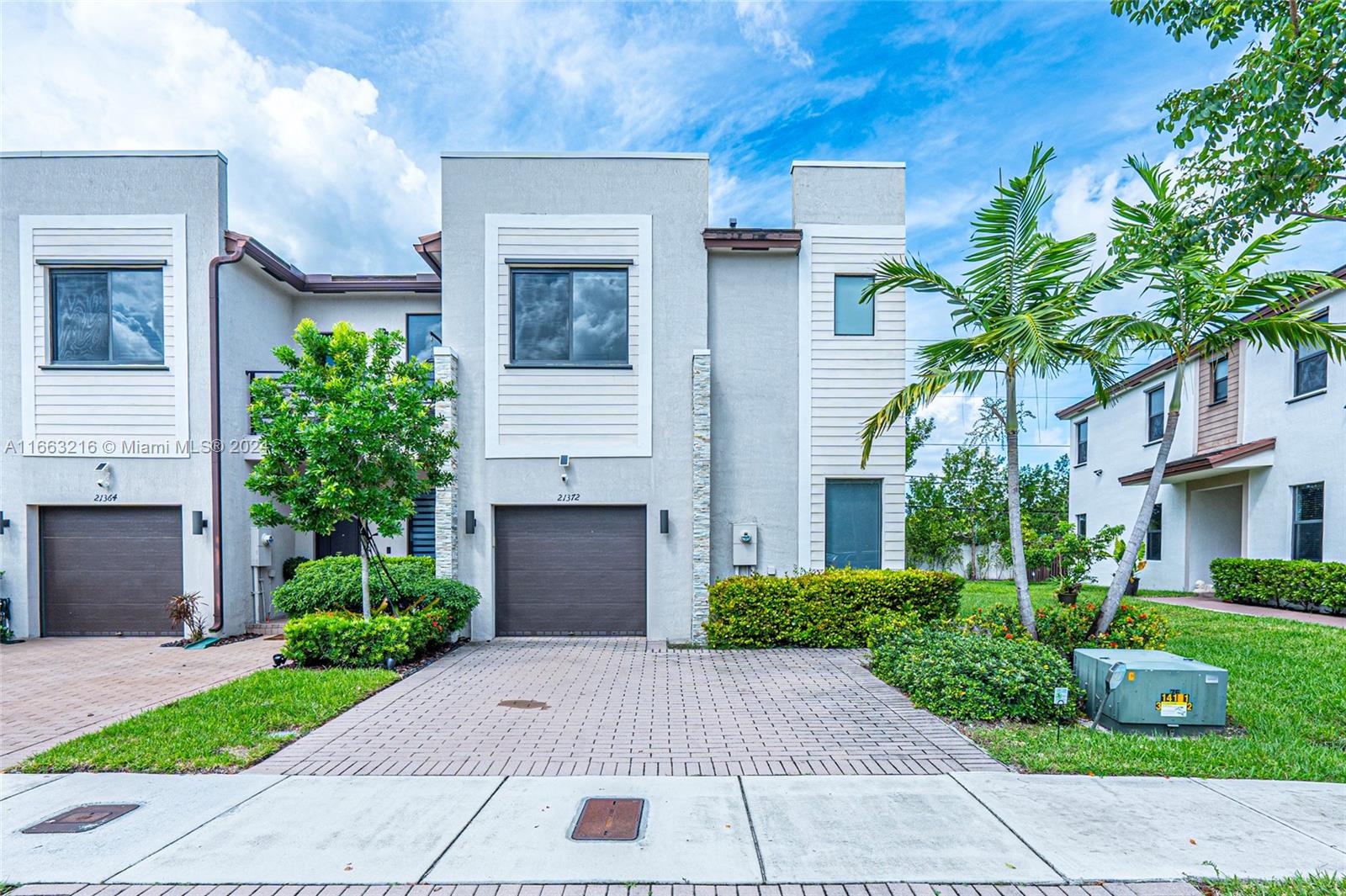 VIA VENTURE NEIGHBORHOOD - Residential Lease