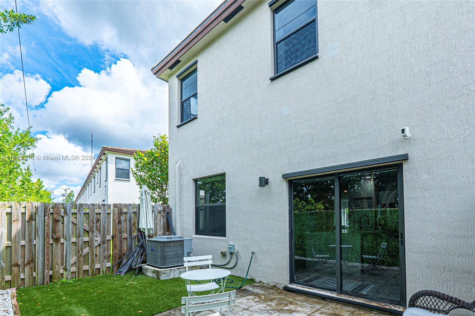 VIA VENTURE NEIGHBORHOOD - Residential Lease