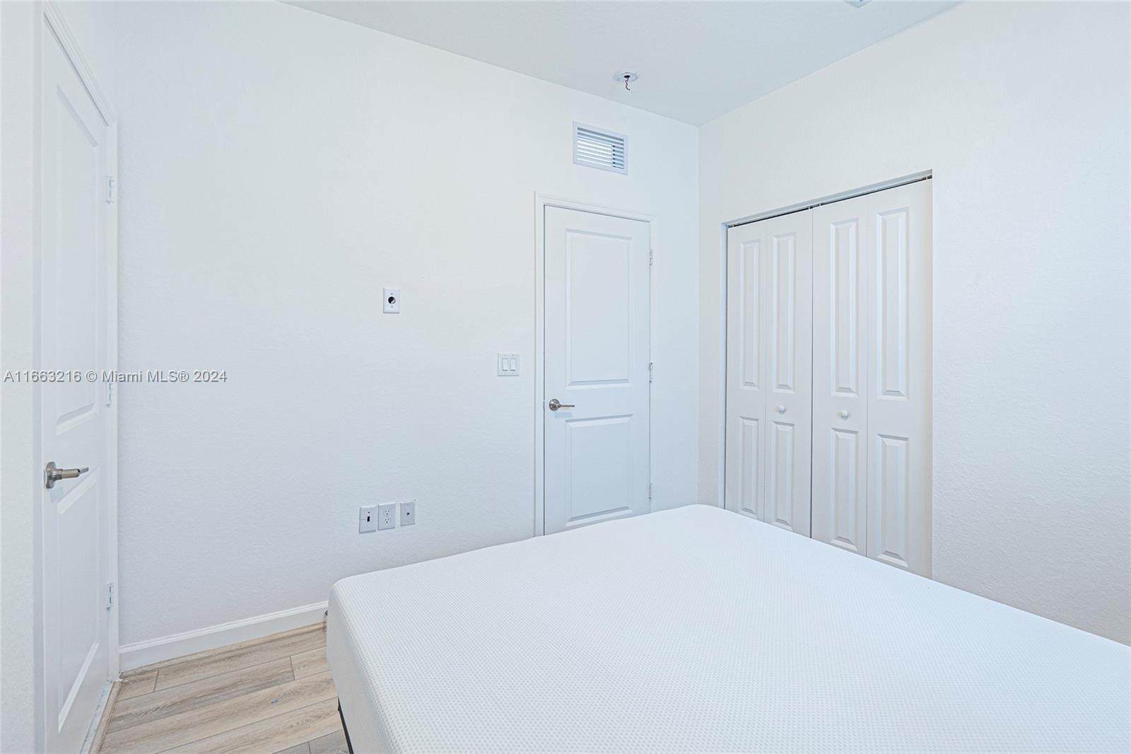 VIA VENTURE NEIGHBORHOOD - Residential Lease