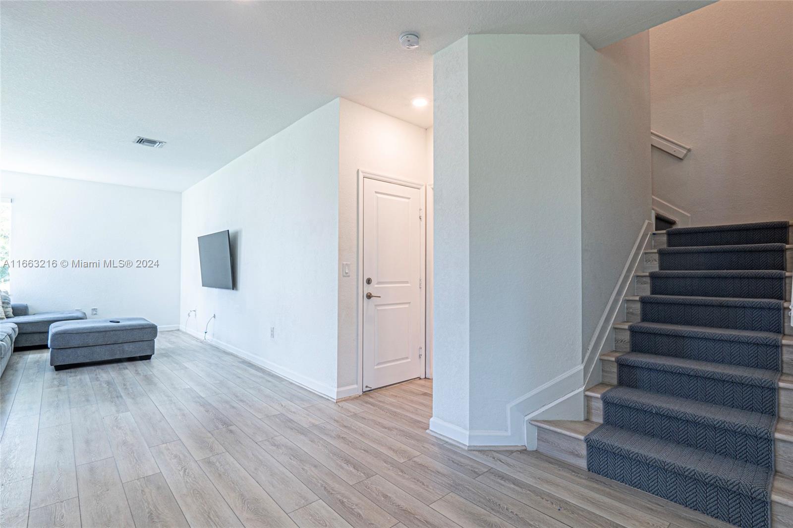 VIA VENTURE NEIGHBORHOOD - Residential Lease