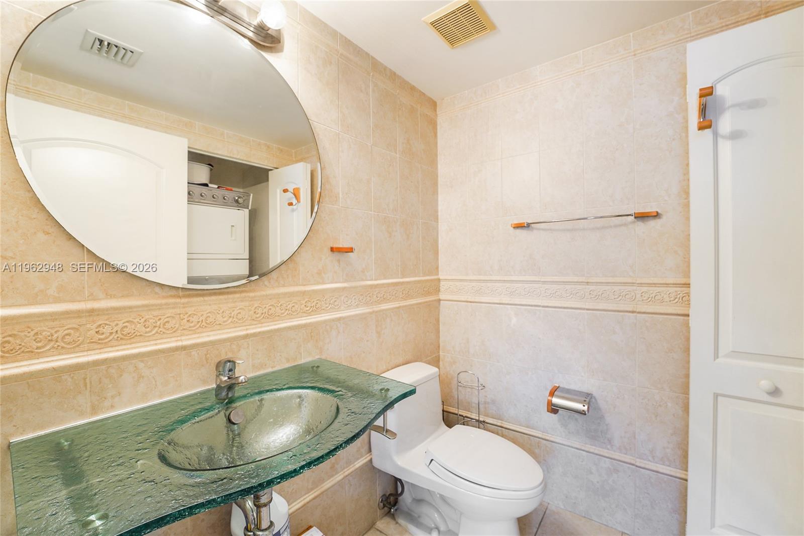 THE COSMOPOLITAN RESIDENC - Residential Lease