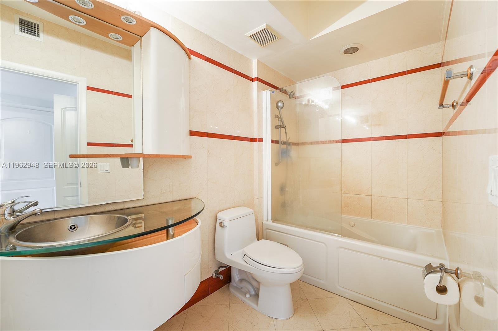 THE COSMOPOLITAN RESIDENC - Residential Lease