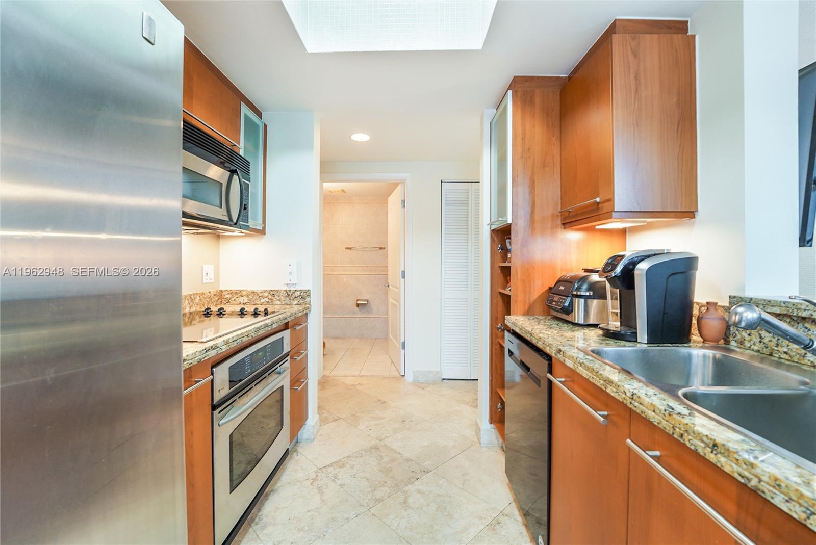 THE COSMOPOLITAN RESIDENC - Residential Lease