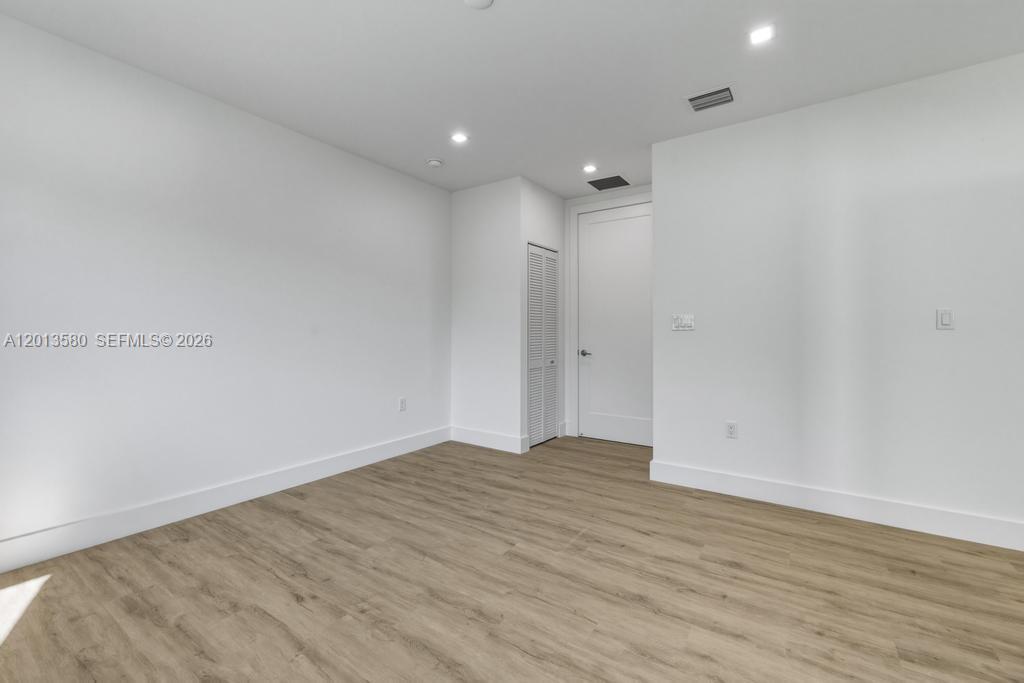 OAKS PLACE - Residential